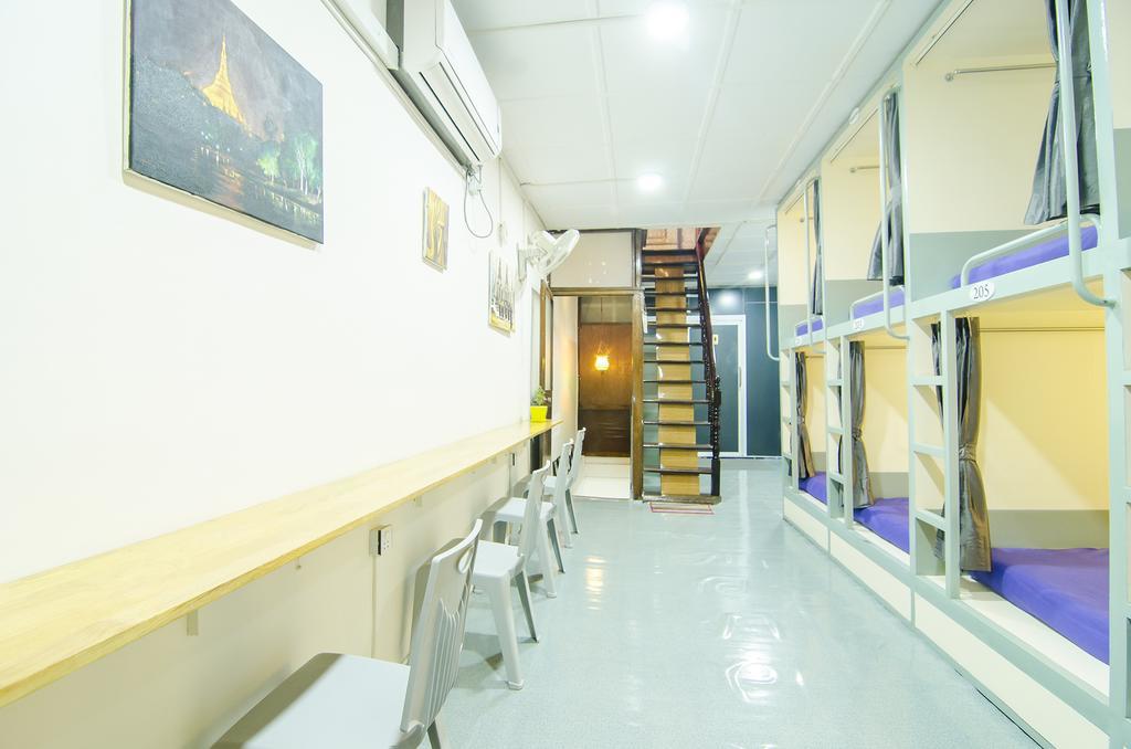Min Galar Par Hostel Yangon Esterno foto