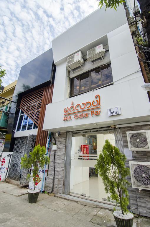 Min Galar Par Hostel Yangon Esterno foto